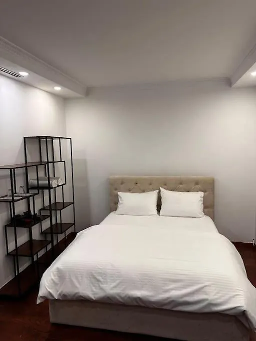 Studio In Bllok Tirana